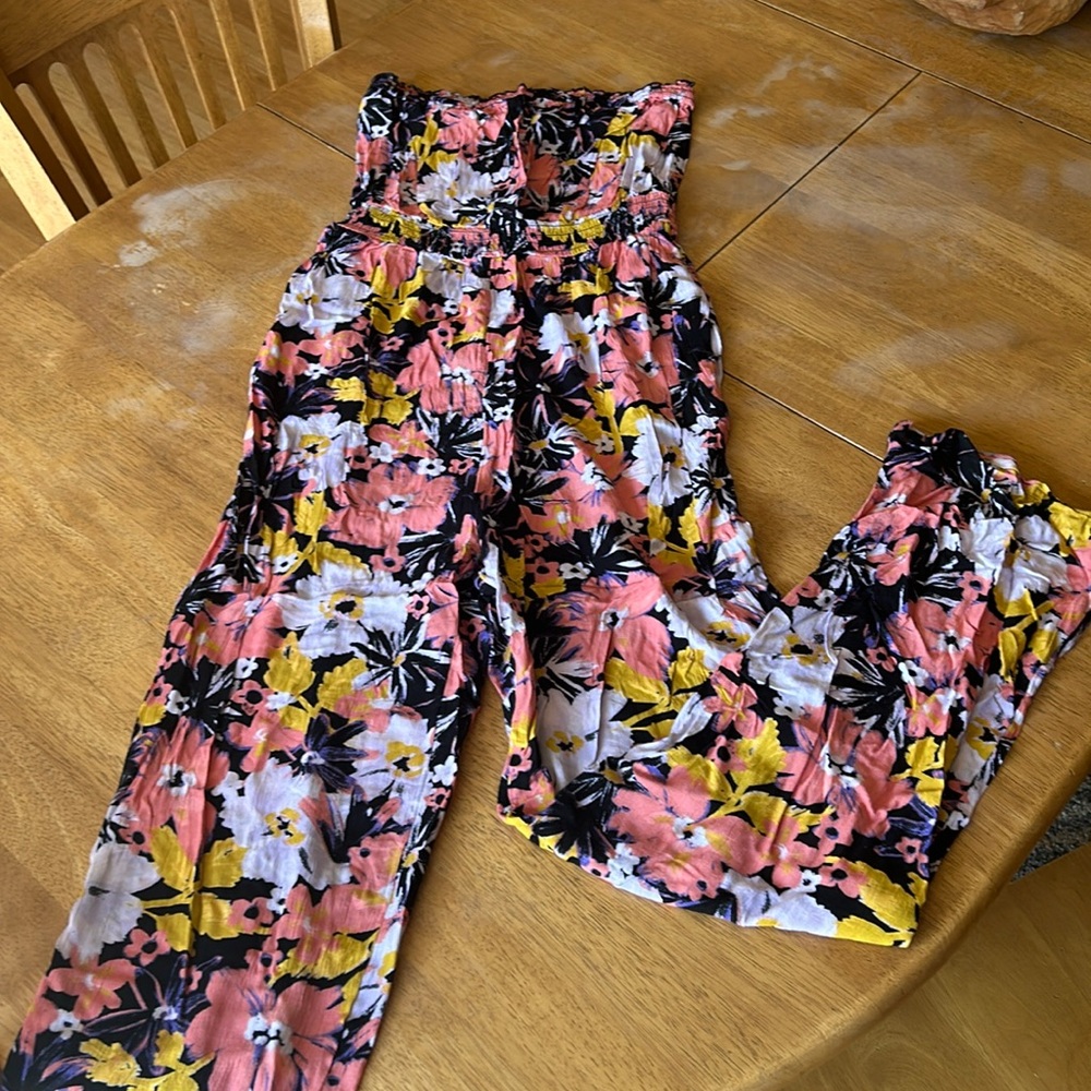 Floral jumpsuit only worn once size small